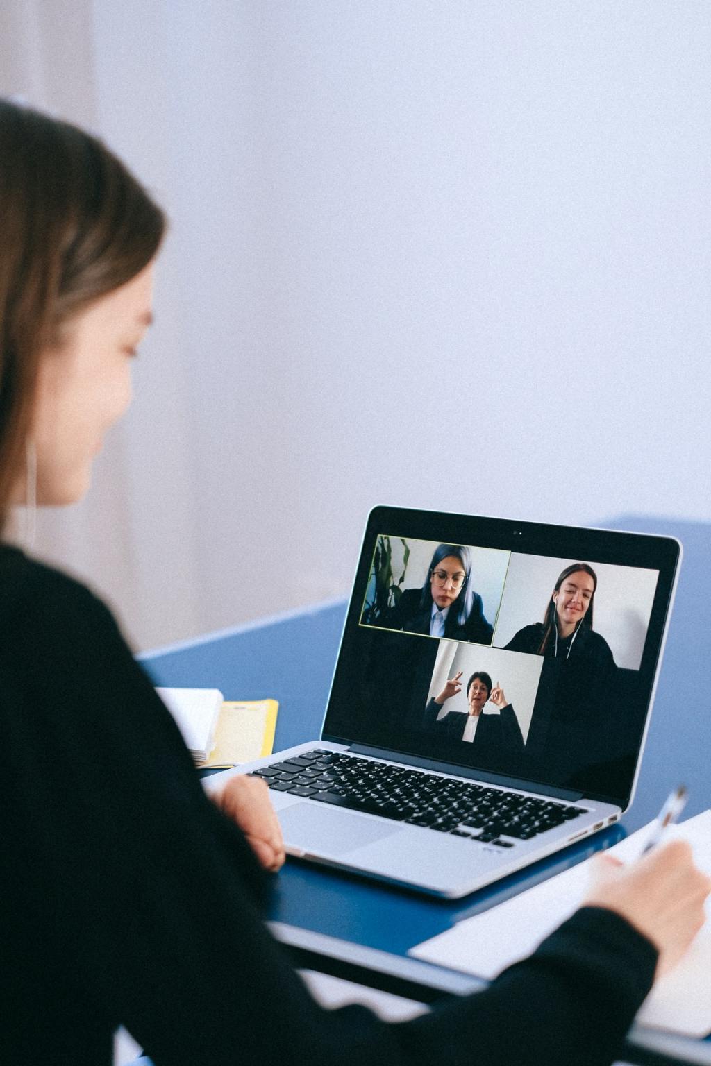 How to Change Your Background on a Video Conference&nbsp;Call